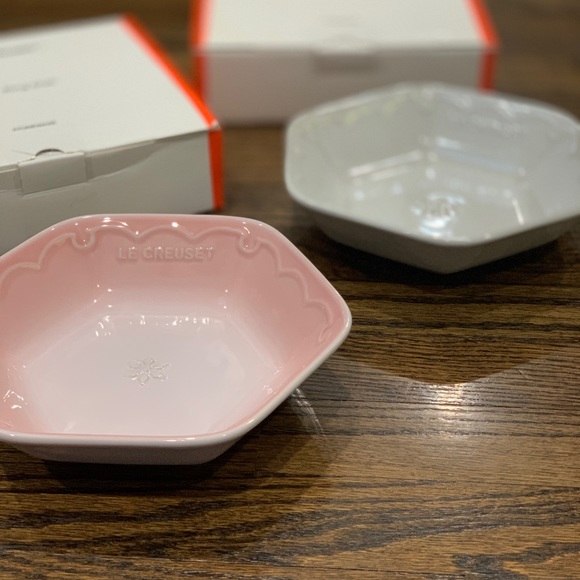 SALE New Le Creuset Snow Ring Dishes Shell Pink & Pearlized White - Picture 4 of 5